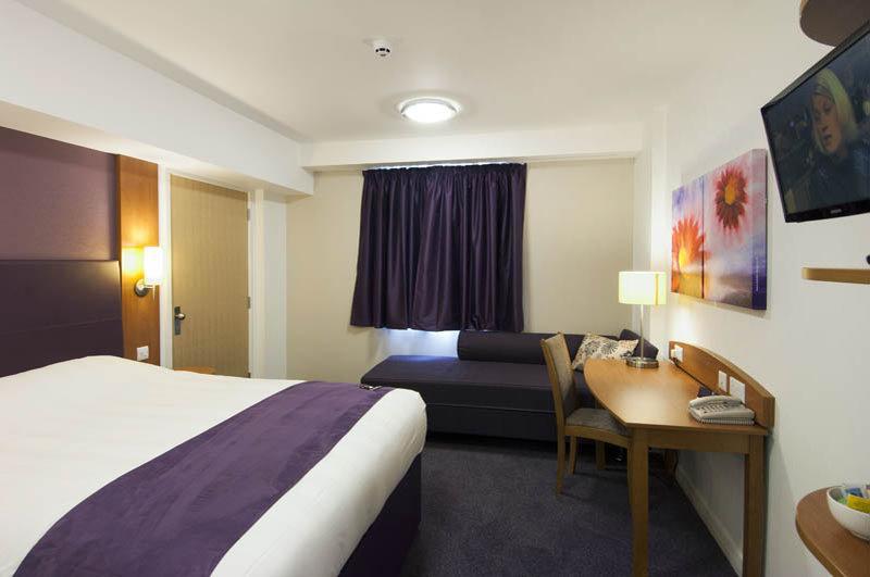 Premier Inn קאריקפרגוס מראה חיצוני תמונה